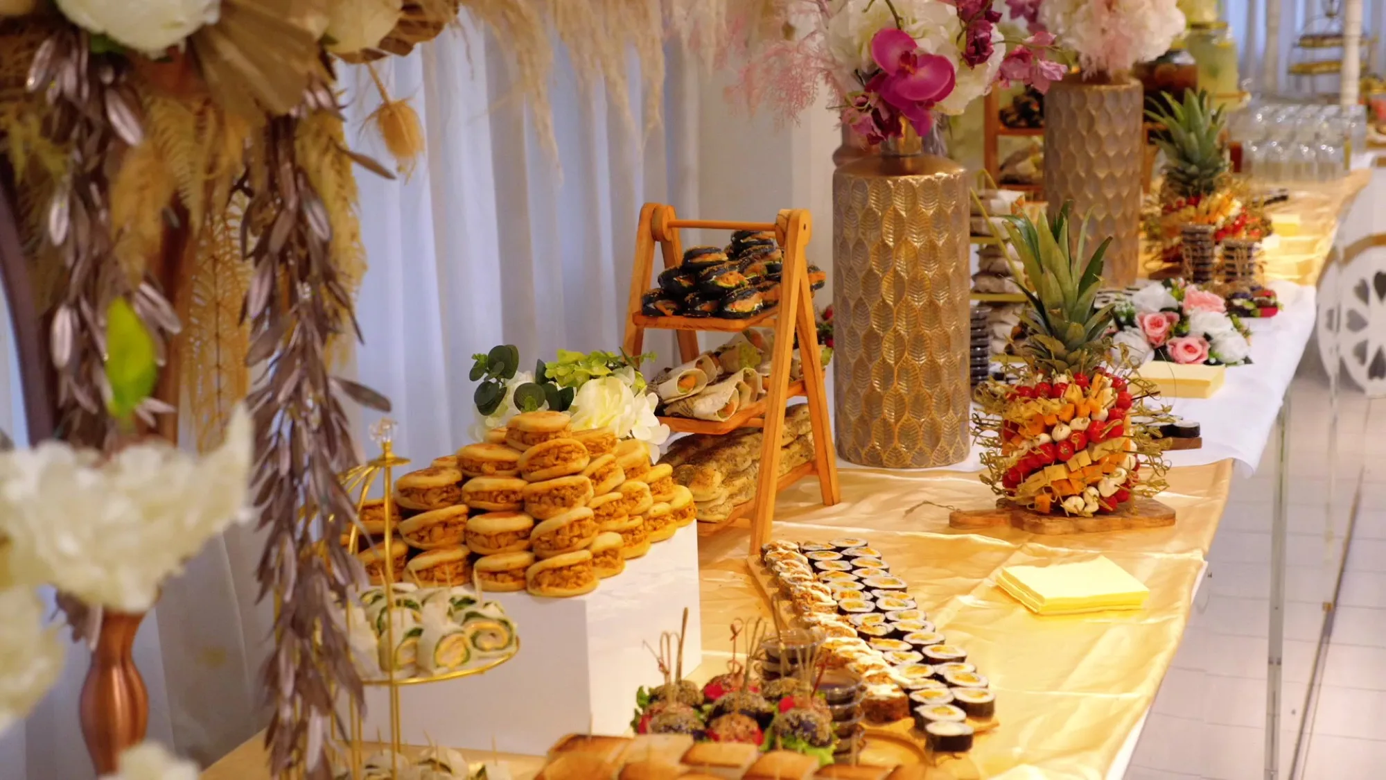Buffet de réception préparé par Maral Events pour un événement à Antony