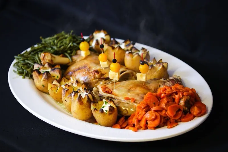 Plat traiteur préparé par Maral Events